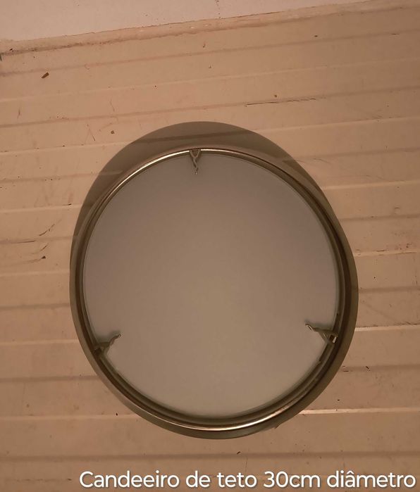 Candeeiro em ótimo estado