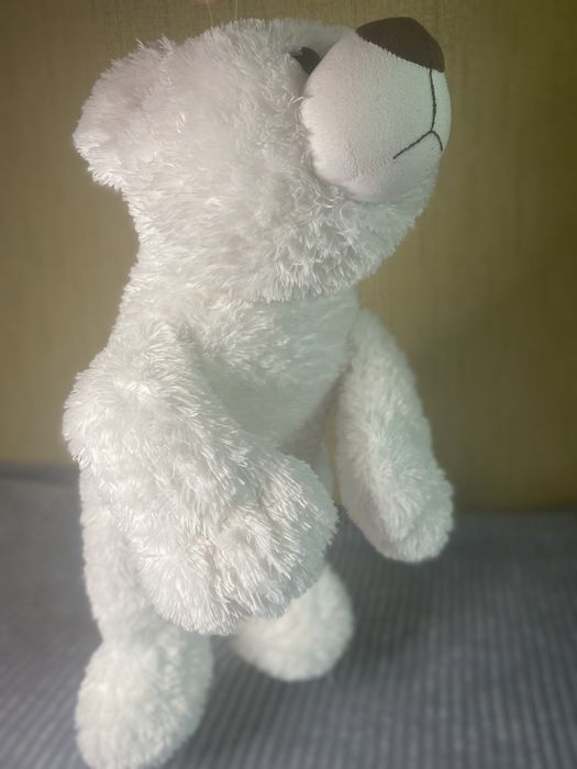 Великий плюшевий ведмідь
