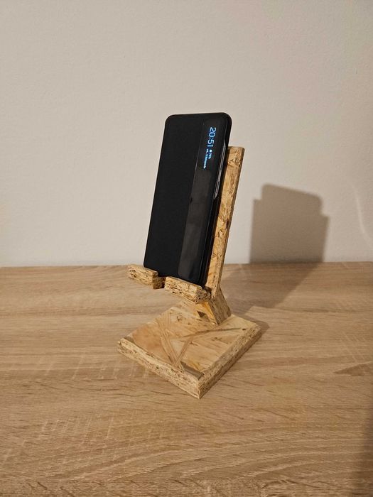 Stojak podstawka na telefon e-book z drewna płyty OSB lakier v2.0