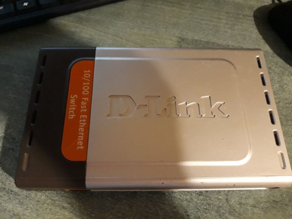 Коммутатор свитч роутер на 8 портов D-Link DES-1008D с блоком питания