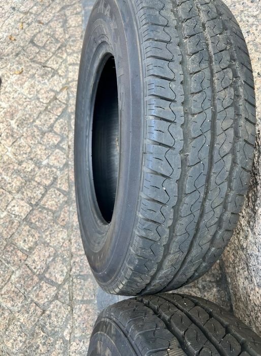 2 Pneus Maxxis VanSmart 205/75 R16C – Quase novos  Vendo 2 pneus Maxxis VanSmart, medida 205/75 R16C 113/111R.