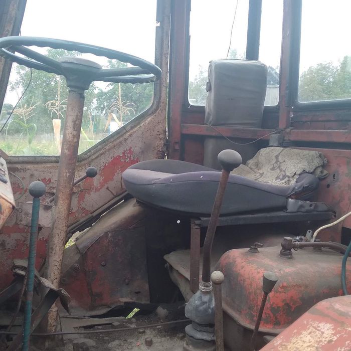 Трактор ШАСИ Т -16 та Т 16 погрущик