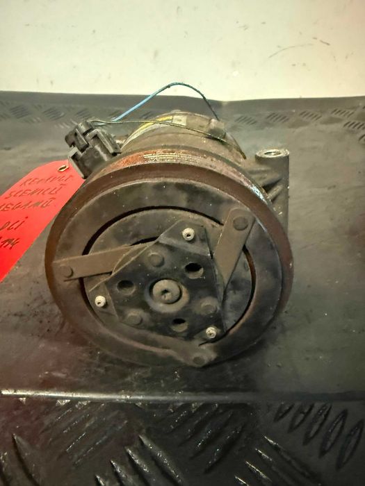 Sprężarka kompresor klimatyzacji Renault Megane II 1.9 dCi 8200309193 01140018 Delphi
