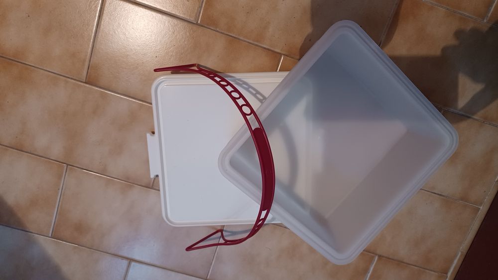 Porta bolos quadrado e boleira de transporte para bolos
