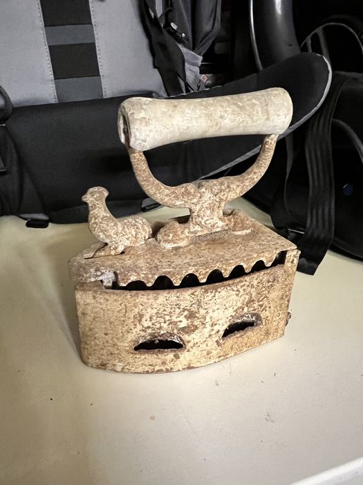 Ferro de engomar (MUITO ANTIGO) para COLEÇÃO