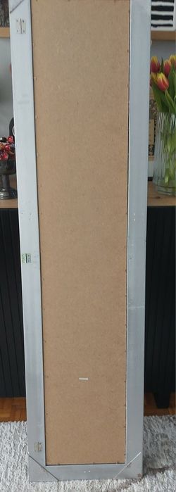 Srebrne Lustro w ozdobnej ramie