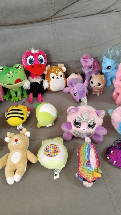 Лот маленьких іграшок