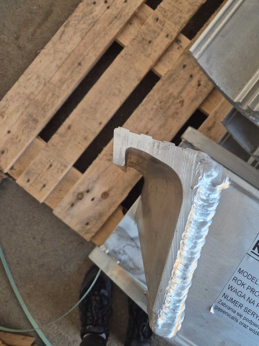 Najazdy aluminiowe 2,5m do 10000kg, mocowanie ząb "G", do lawet