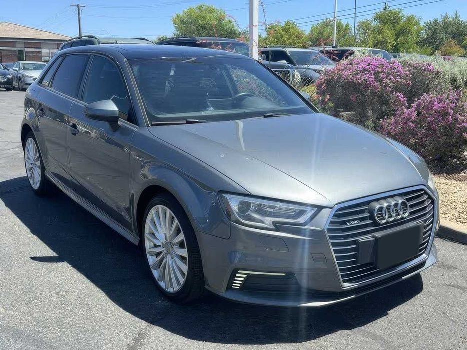 Audi A3 E-Tron      2017