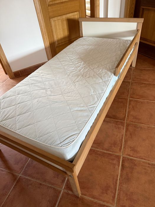 Cama criança IKEA + colchão
