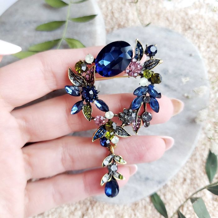 Broszka przypinka Vintage glamour ażurowa.