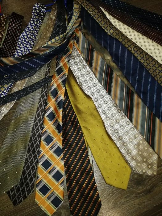 Галстуки Versace, Pierre Cardin, BOSS, Salvatore Ferragamo, Vuldi