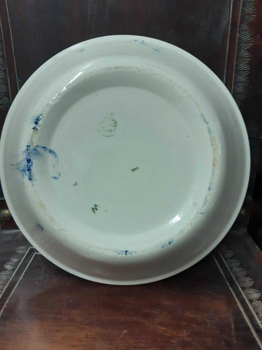 Bacia Antiga em faiança de Sacavém