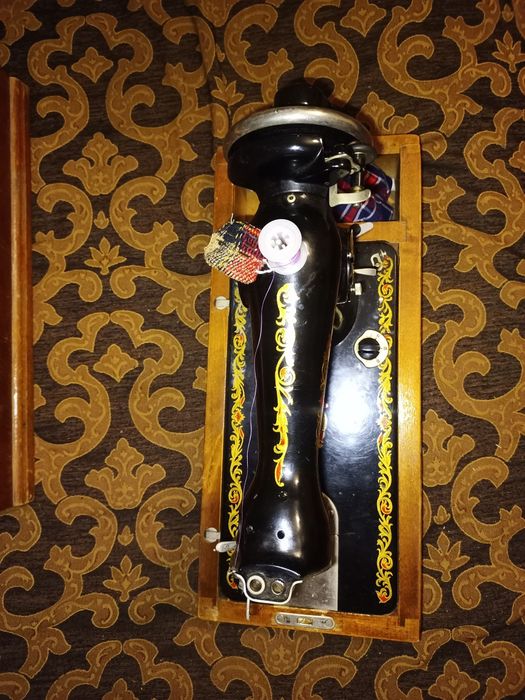 Швейна машинка,механічна,в користуванні майже небула