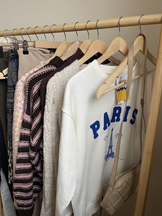 Лот жіночого одягу