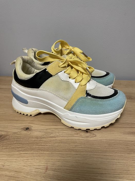 Кросівки жіночі 37 розмір