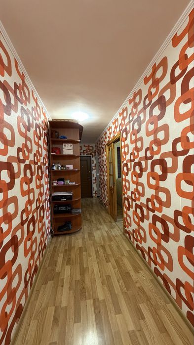 Продам трьохкімнатну квартиру в тихому центрі