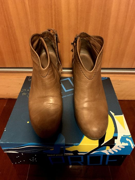 Botins em pele camel 38