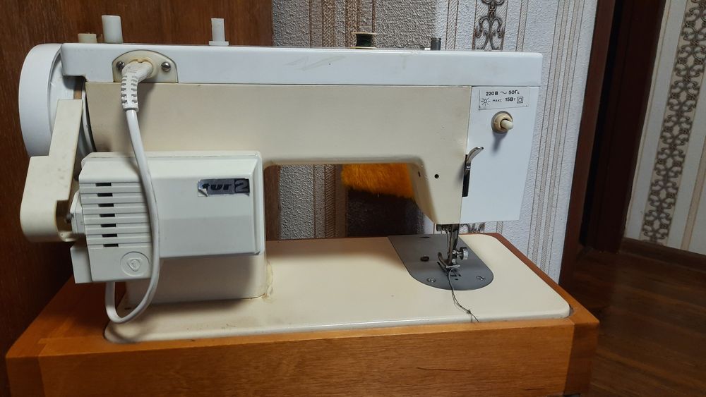 Швейна машинка Чайка 123