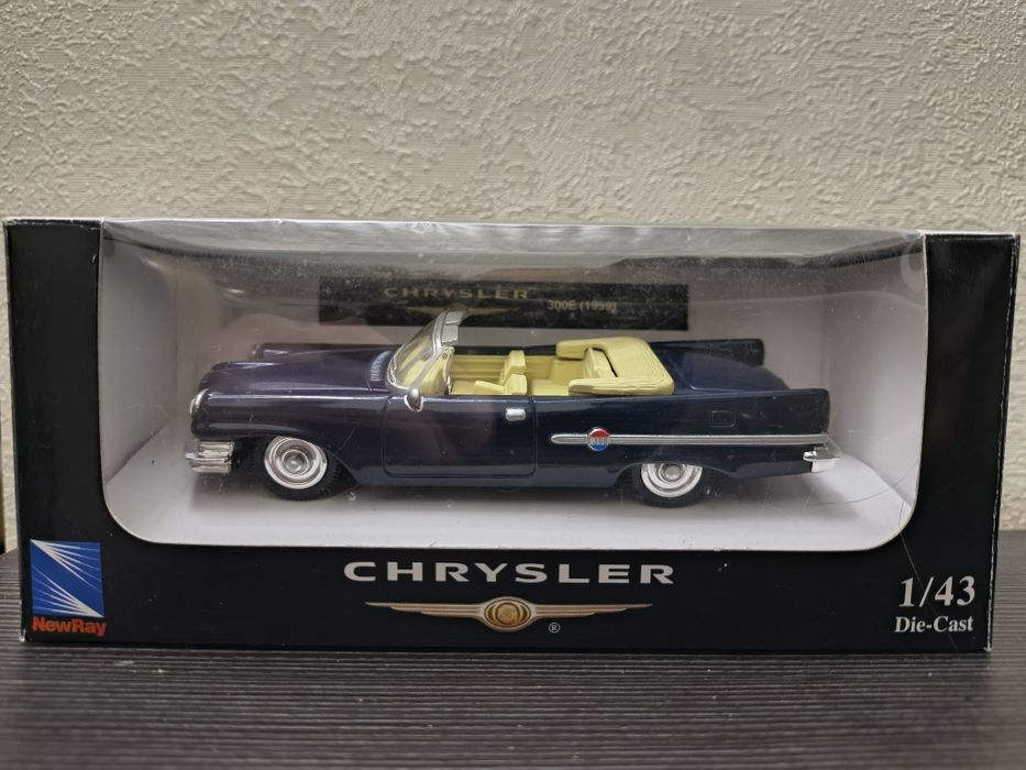 Модель авто Chrysler 300E 1959. New Ray.