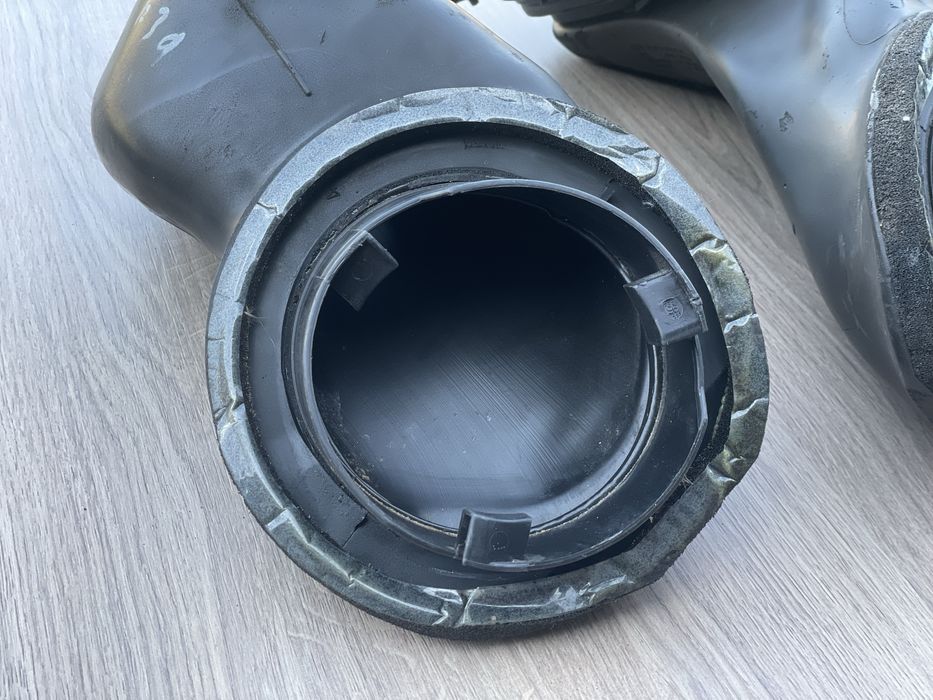 Хобот БМВ Е39 Дорестайлінг Патрубок Корпусу фільтра салону BMW L R