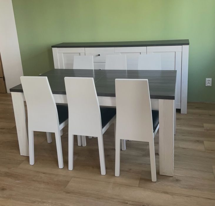 Stół z 6 krzeslami i komodą