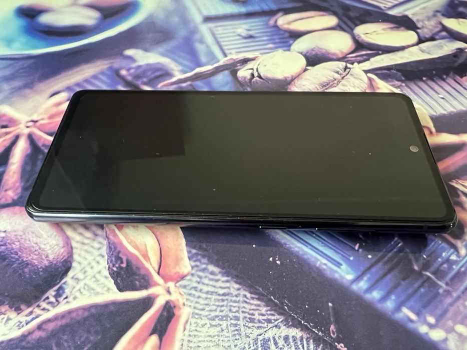 Samsung galaxy s20fe 5g w idealnym stanie