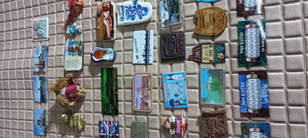 Колекція магнітів на холодильник з різних країн,  ціна за всі 700 грн