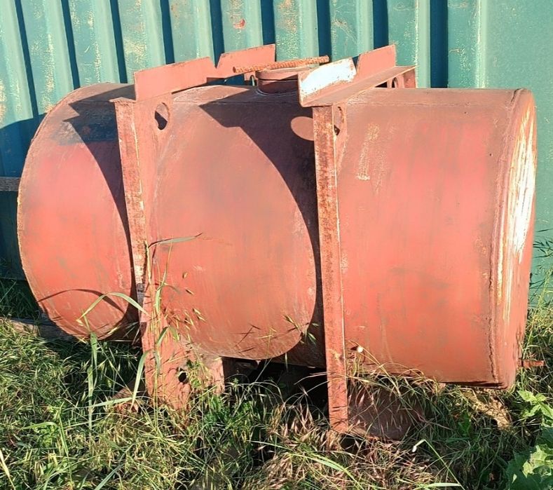 Вагончик для хранения, стеновые блоки, бочка