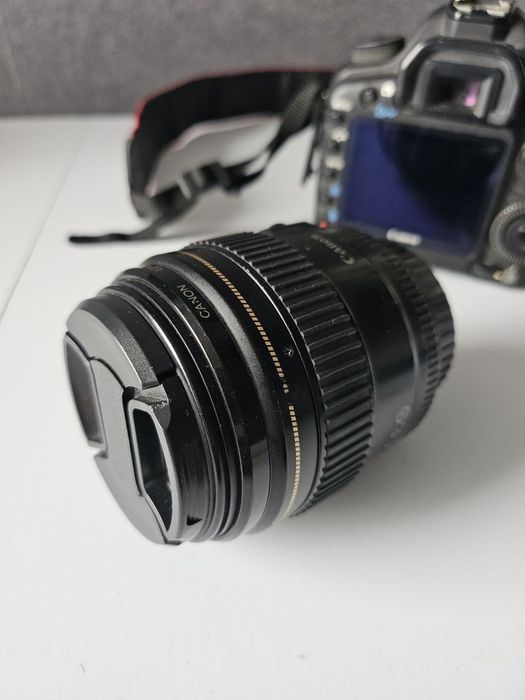 Объектив Canon EF 85mm f/1.8 USM.