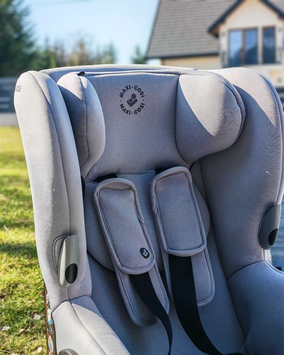 Fotelik samochodowy Maxi Cosi Axiss - obrotowy, nie wymaga Isofixa