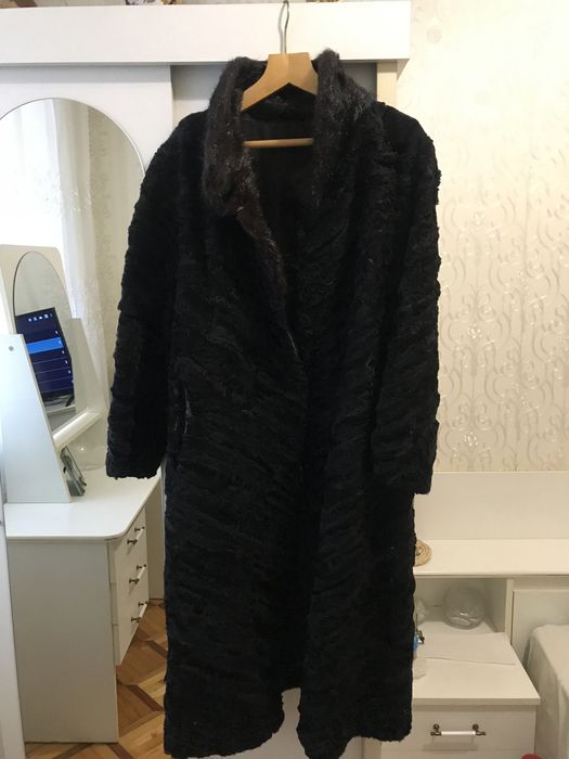 Продам каракулевую шубу
