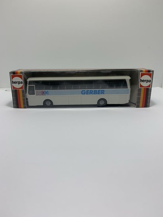 Setra S 215 HD da Herpa escala 1/87