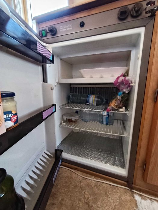 Frigorífico 12v, gás, 220 (trivalente) Electrolux