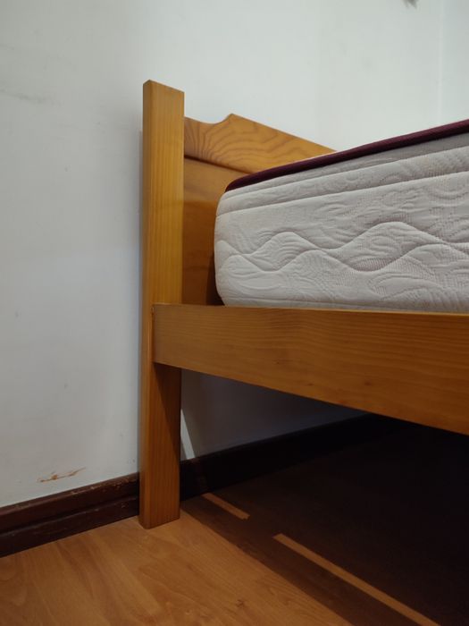 Cama de solteiro e colchão
