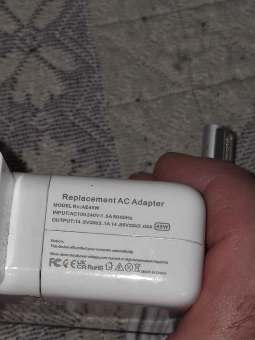 Оригинальную зарядку для ноутов Mac на 14,5В, 3,1А в отличном состоянии.