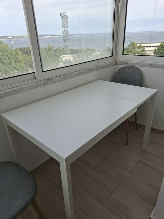 Mesa e 2 cadeiras