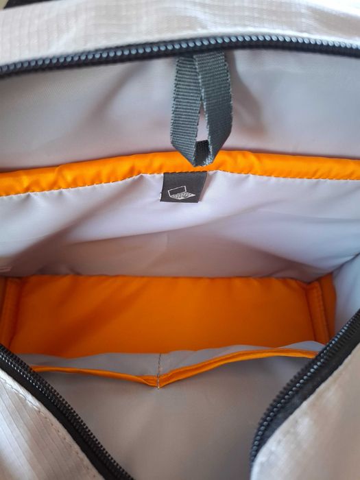 Vendo Mochila fotográfica Lowepro TRUCKEE BP 250 Cinza Semi-Nova