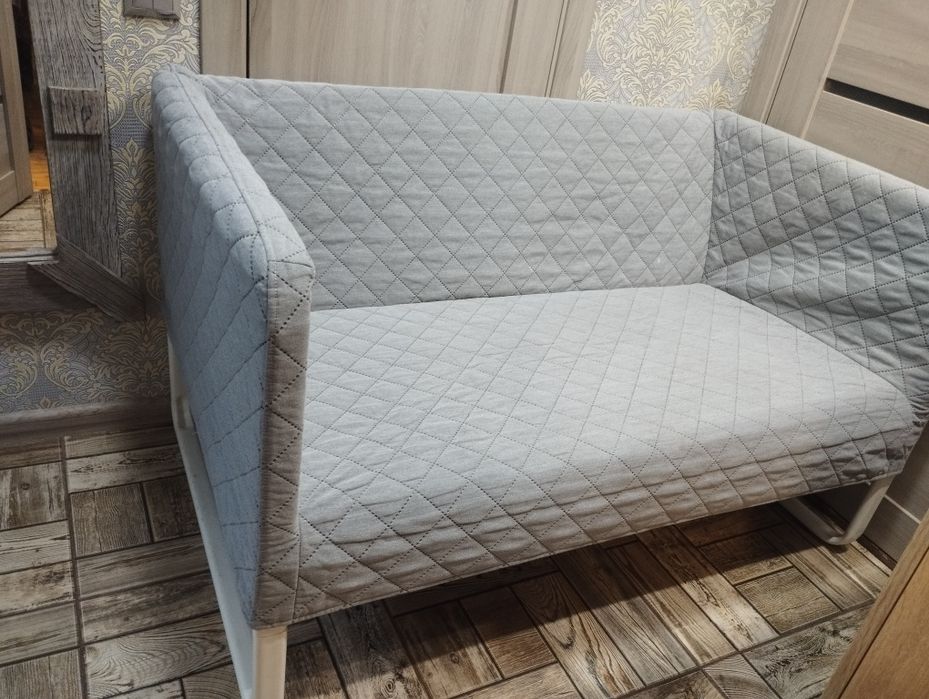 Маленький диванчик