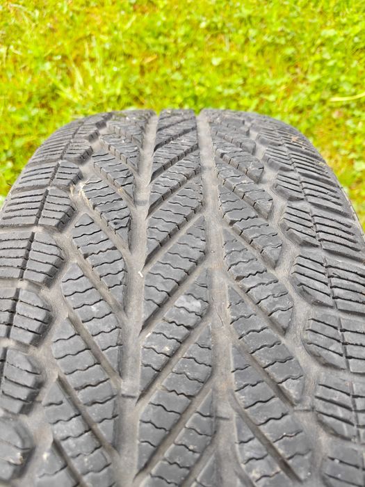 Opony Bridgestone 225 45 R18 zimowe