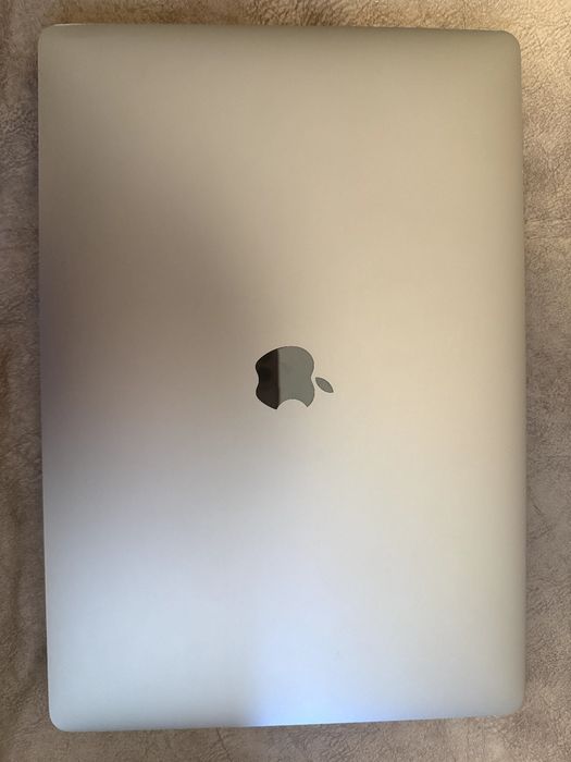 MacBook Pro 2017 A1707 - 15, i7/DDR3 -16GB/256 GB SSD/Radeon Pro 555