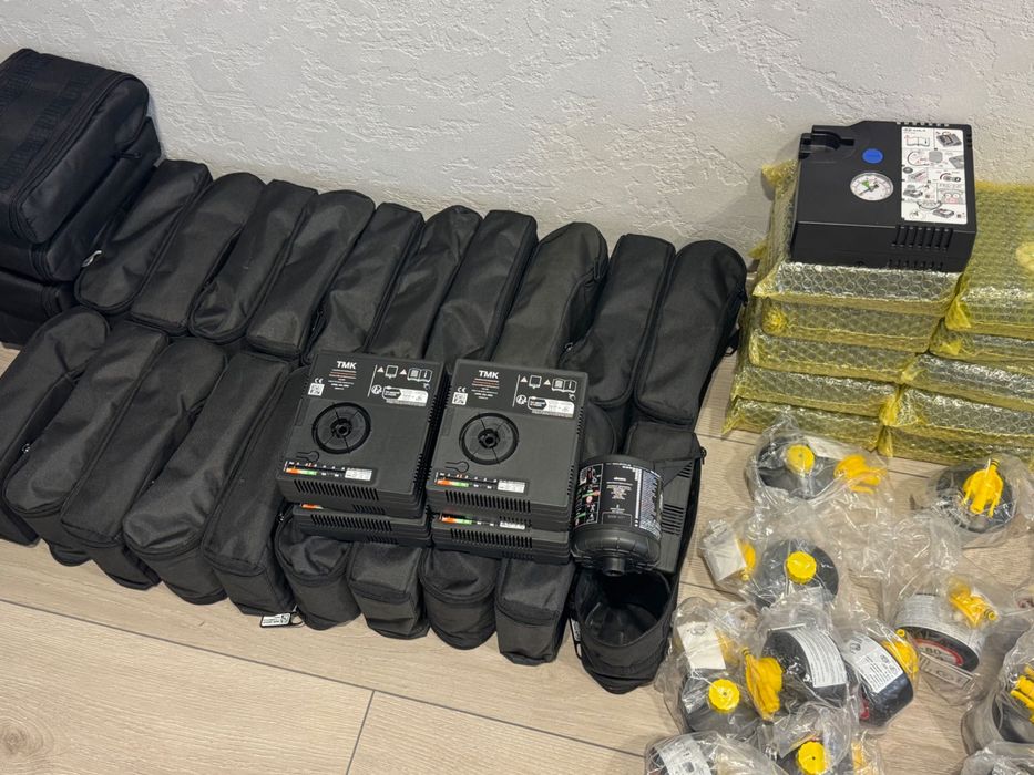 Автомобільний компресор з герметиком для підкачки шин +сумка. Оригінал