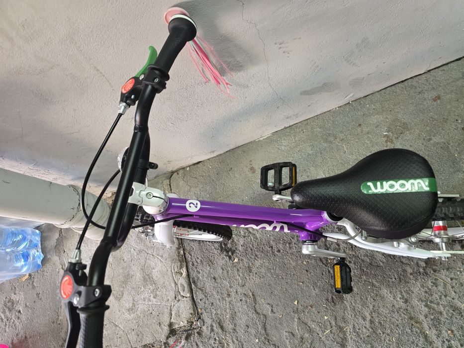 Woom 2 fioletowy z kaskiem i adapterami