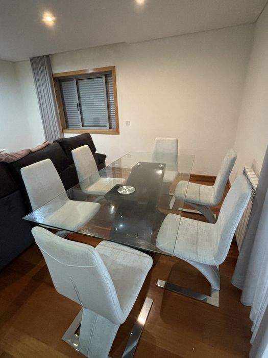 Conjunto mesa + 6 cadeiras