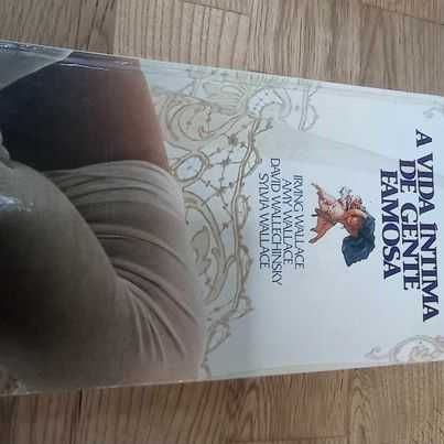 vendo livro a vida intima de gente famosa