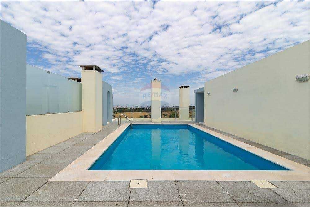 Apartamento T2 com Piscina, Ginásio e Varandas – Montijo