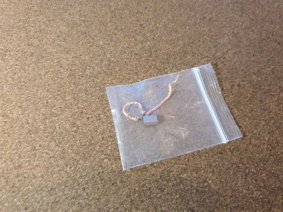 Щетки мотора стеклоподъемника 2шт. Ланос Лачетти Сенс Матиз Нубира Дэу ...