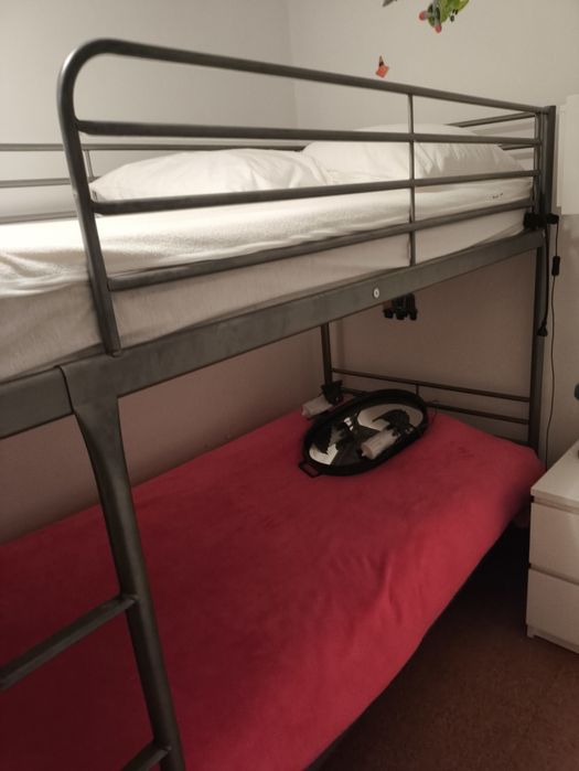 Cama dormir dos miúdos. Bliche