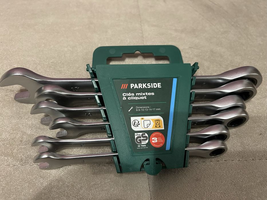 Набір ключів Parkside з тріскачкою (Німеччина) є з шарніром та без.