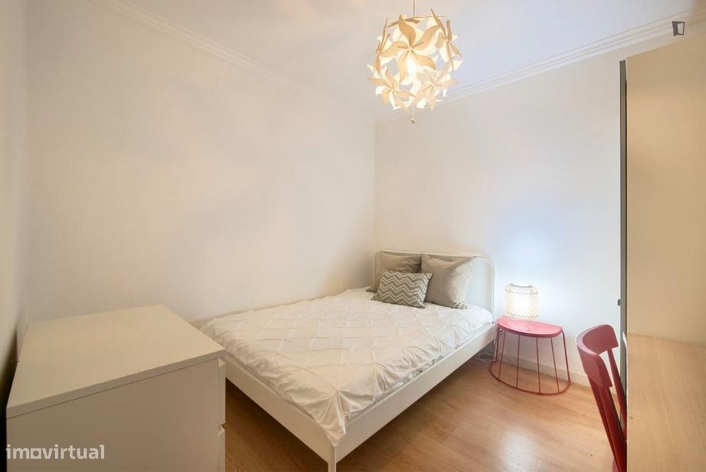 Quarto - localizado em Arroios Lisbon